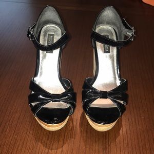 WHBM Marta Wedge Sz 7.5